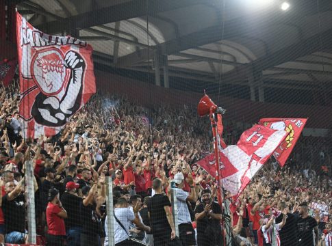 Ουρές στην Κύπρο για τον Ολυμπιακό – Εξαφάνισαν τα εισιτήρια οι οπαδοί του (pics)