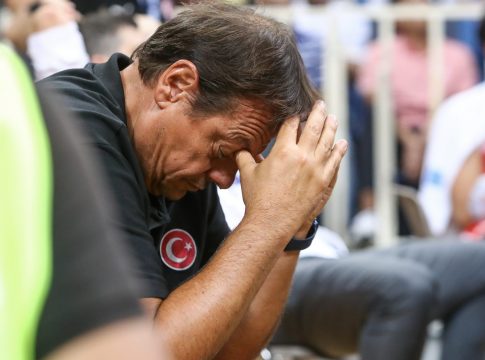 Αταμάν: «Θέλουμε μεγαλύτερο σεβασμό για τον εθνικό μας ύμνο»