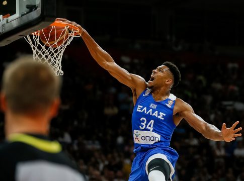 Έγραψε ιστορία ο Γιάννης – Πρώτος παίκτης με 40αρα έπειτα από 31 χρόνια (vid)