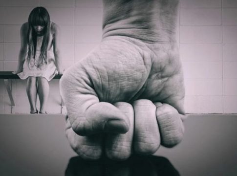 Σοκ με νέα καταγγελία ενδοοικογενειακής βίας: «Θα σε σκοτώσω και θα φύγω από τη χώρα»