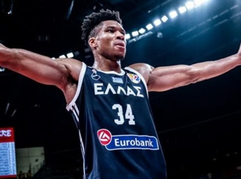 FIBA: «Ο Έλληνας Θεός, Αντετοκούνμπο… φορτώνει» (pic)