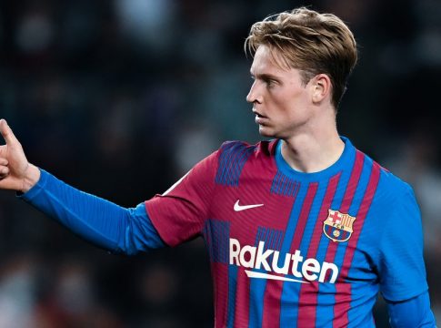 Ο Ντε Γιονγκ είπε στους συμπαίκτες του ότι βλέπει με καλό μάτι την προοπτική της Τσέλσι