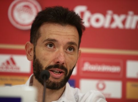 Αυτή είναι η πρώτη ενδεκάδα του Κορμπεράν στον Ολυμπιακό (pic)