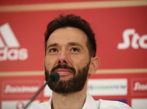 Κορμπεράν: «Θα κάνουμε δυο αλλαγές στην ευρωπαϊκή λίστα – Έτσι θα περάσουμε τη Σλόβαν»