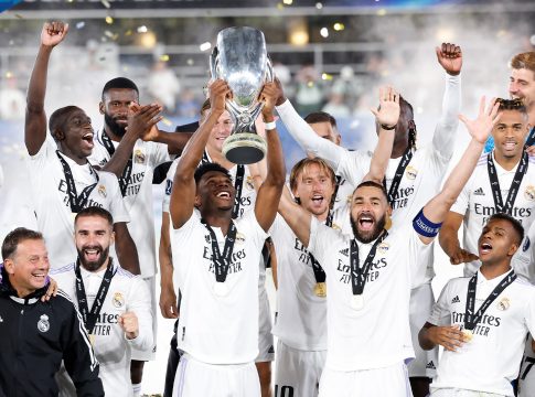 H απονομή στην σούπερ πρωταθλήτρια Ρεάλ (vid)