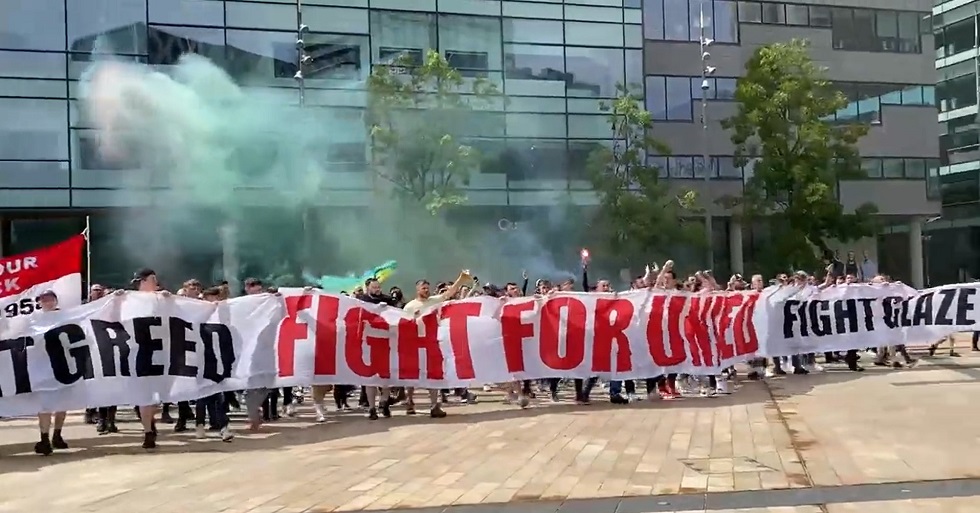 Fight for united: Συγκέντρωση διαμαρτυρίας κατά των Γκλέιζερ έξω από το «Ολντ Τράφορντ» (vids)