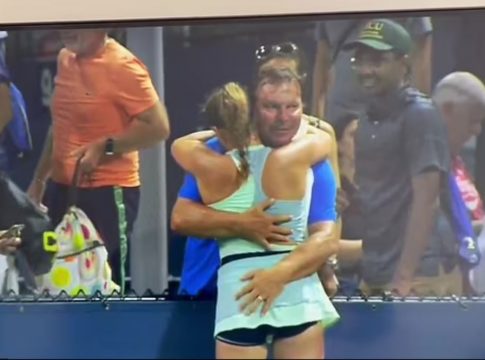 Ο «περίεργος» πανηγυρισμός 16χρονης τενίστριας με τον πατέρα της που προκάλεσε αντιδράσεις