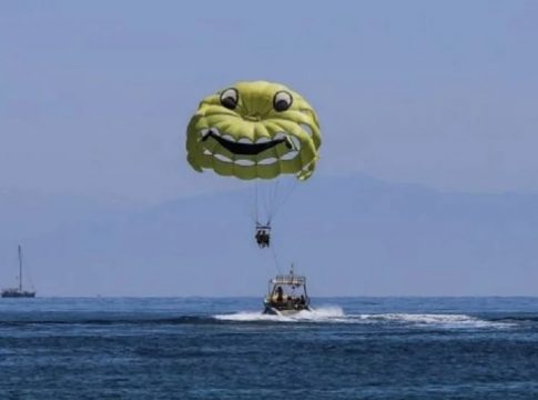 Μπροστά στα μάτια του παιδιού της σκοτώθηκε η γυναίκα στα Σύβοτα – «Όλη μέρα κλαίω», λέει ο χειριστής του σκάφους