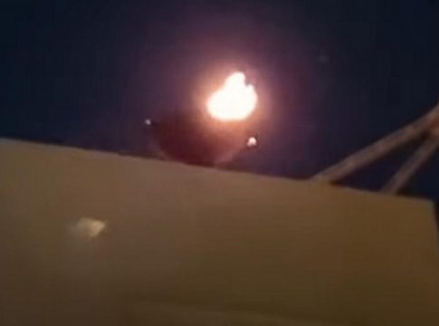Οι φίλοι της ΑΕΚ άναψαν τις δάδες στην «Αγια-Σοφιά» για όσους «έφυγαν» (Vid)