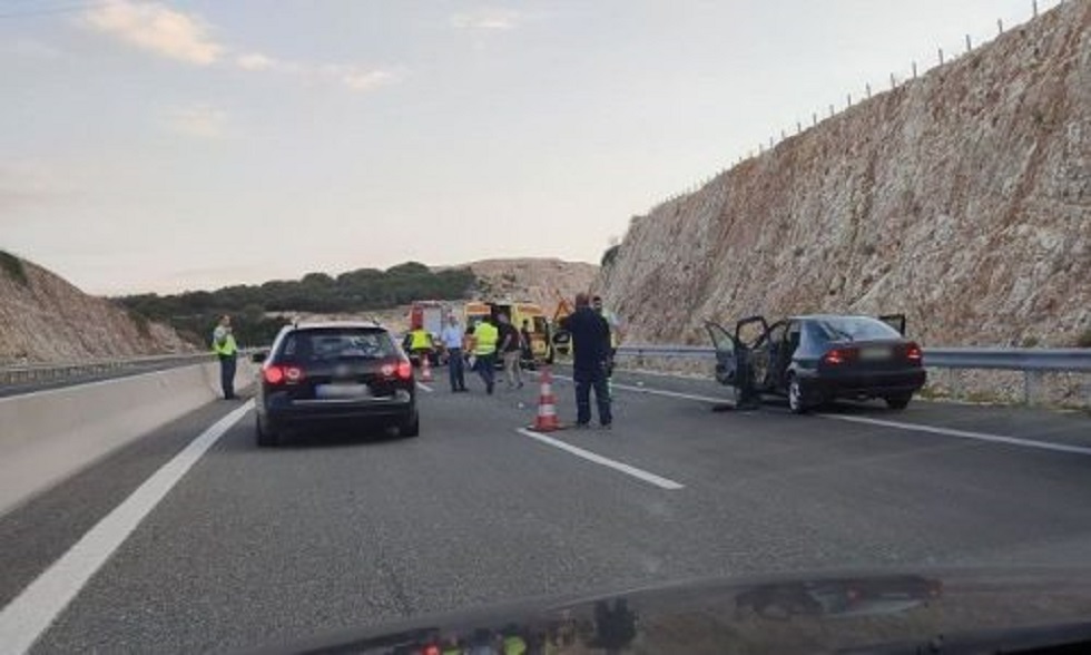 Τραγωδία με δυο νεκρούς στην Ιονία Οδό: Όχημα παρέσυρε ζευγάρι μπροστά στα μάτια του παιδιού τους (pics)