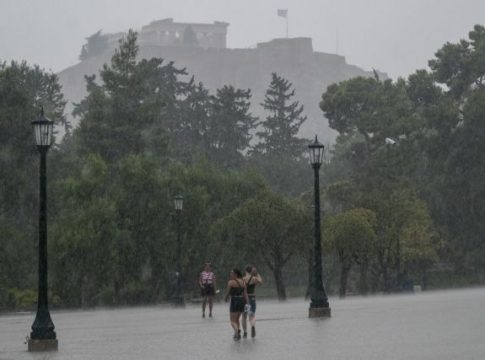 Καιρός: Συναγερμός για το δεύτερο κύμα της κακοκαιρίας- Ισχυρές καταιγίδες θα σαρώσουν τη χώρα