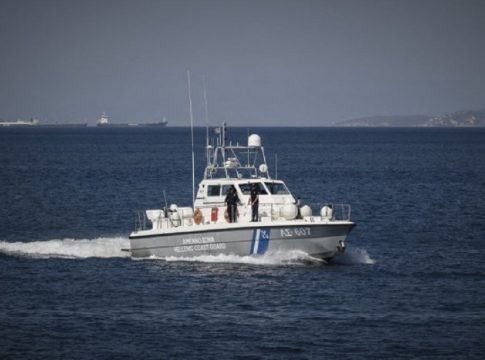 Κέα: Επιβάτες πλοίου εντόπισαν πτώμα να επιπλέει στη θάλασσα