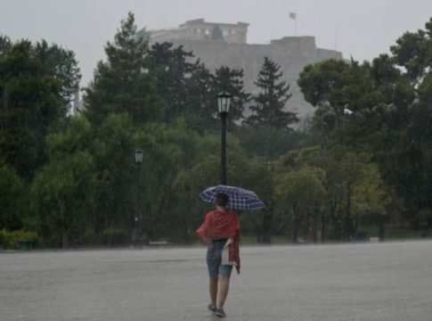 Καιρός: Συναγερμός και για έντονα καιρικά φαινόμενα – Πού θα «χτυπήσει» τις επόμενες ώρες η κακοκαιρία