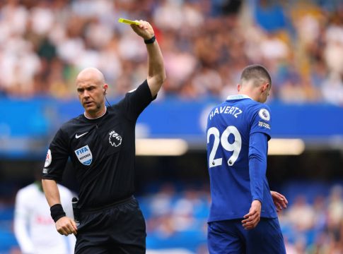 Απηύδησαν οι οπαδοί της Τσέλσι με τον Τέιλορ – Μαζεύουν υπογραφές για να μη… ξανασφυρίξει τους «μπλε»! (pic)