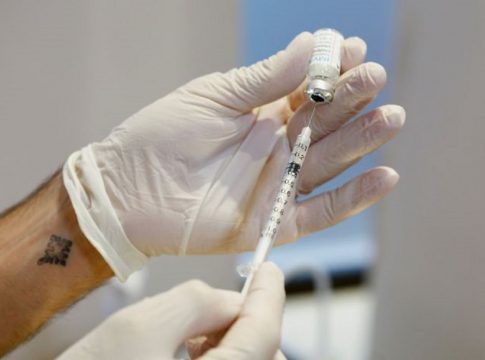 Βασιλακόπουλος: Ετοιμάζονται εμβόλια σε μορφή σπρέι που θα εμποδίζουν τη μετάδοση του κορωνοϊού