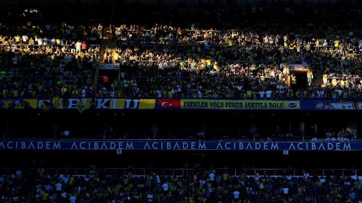 «Καμπάνα» της UEFA στη Φενέρ λόγω… «Πούτιν» στο ματς με την Ντιναμό Κιέβου