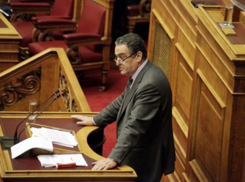 Ατόπημα Αθανασίου: Έφερε ως παράδειγμα μουσουλμάνους βουλευτές για να δικαιολογήσει τις παρακολουθήσεις