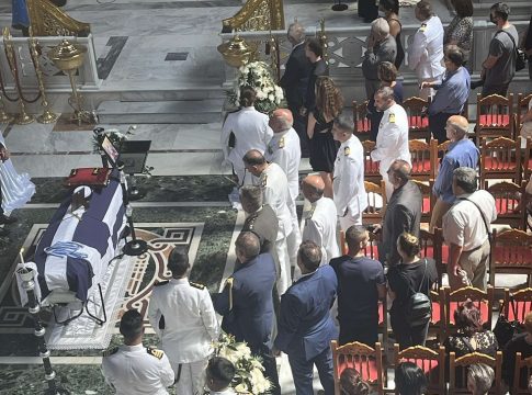 Λάρισα: «Λυπάμαι που δεν πρόλαβα ένα χορό μαζί σου» – Ράγισε καρδιές ο επικήδειος του αρχηγού Δοκίμων για τη Θάλεια