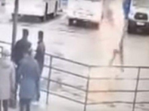 Ρωσία: Στρατεύσιμος αυτοπυρπολήθηκε για να μην πολεμήσει στην Ουκρανία – Βίντεο σοκ