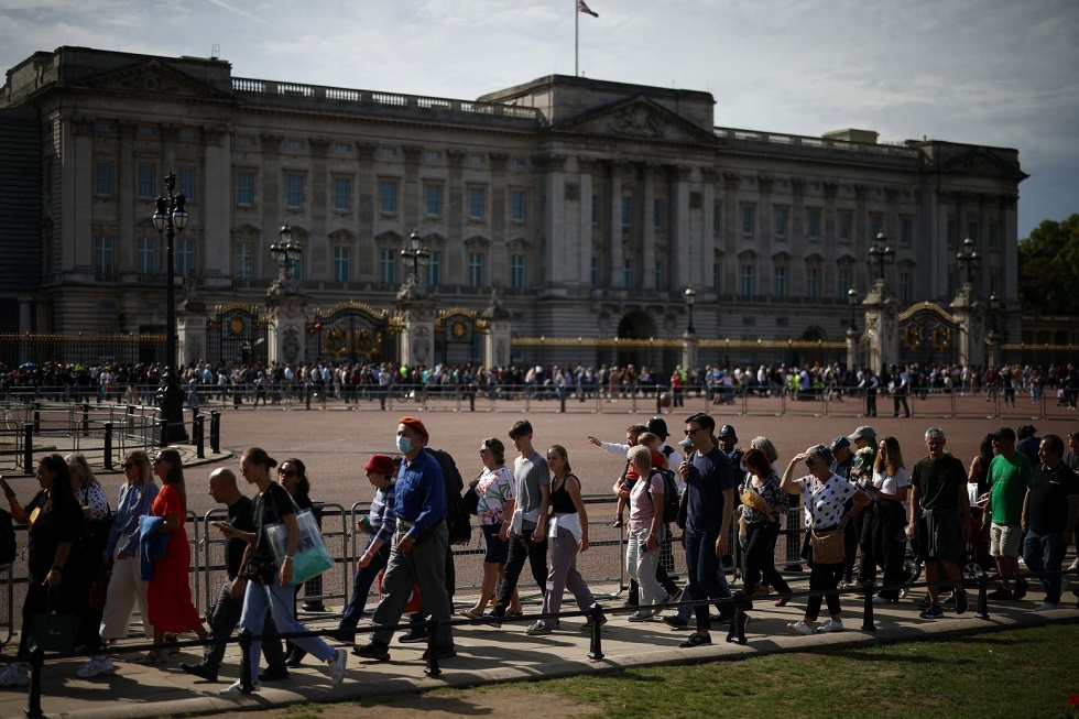 Βασίλισσα Ελισάβετ: Πλήθος κόσμου στήνεται στην ουρά για το λαϊκό προσκύνημα
