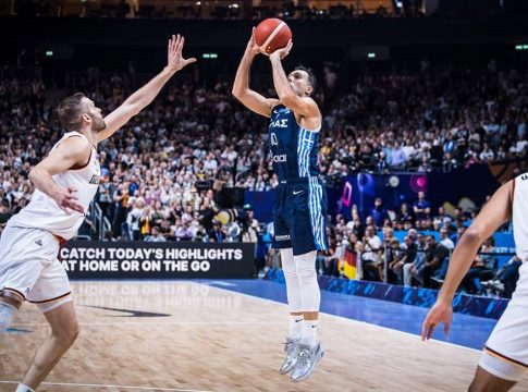 ΑΔΙΑΝΟΗΤΟ buzzer beater Σλούκα στη λήξη του ημιχρόνου (vid)