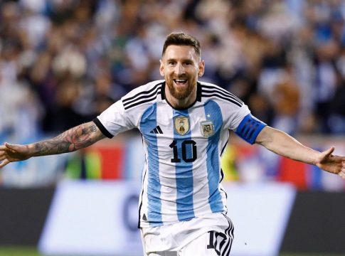 Γιγαντώνει τον μύθο του ο Μέσι: Έφτασε τα 90 γκολ με την Αργεντινή (vid)