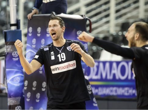 Βαν Ντεν Ντρις: «Δουλεύουμε σκληρά και είμαστε ενωμένοι» (vid)