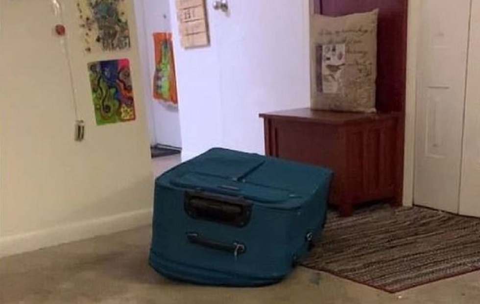 ΗΠΑ: Άφησε τον φίλο της να πεθάνει μέσα σε… βαλίτσα και τον βιντεοσκόπησε να ικετεύει για βοήθεια (vid, pics)