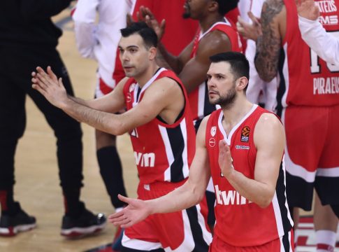 Η FIBA άπλωσε χέρι ενότητας στη Euroleague – Πως επηρεάζονται οι παίκτες του Ολυμπιακού