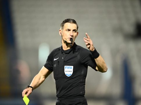 Άτακτη υποχώρηση ΕΠΟ και Μπένετ: Βγάζουν Σιδηρόπουλο και ψάχνουν ξένο διαιτητή