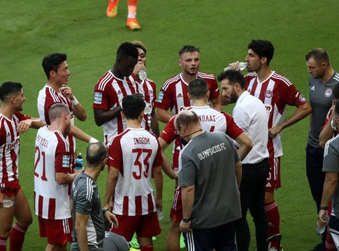 Ολυμπιακός: O ανήσυχος Κορμπεράν, η 3αδα στα στόπερ, ο Αμπουμπακάρ, οι ενοχλήσεις του Μανωλά και ο… Βόλος