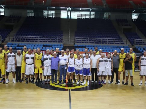 Συγκίνηση και θέαμα στο φιλικό παλαιμάχων της ΑΕΚ και του Ιωνικού (pics)