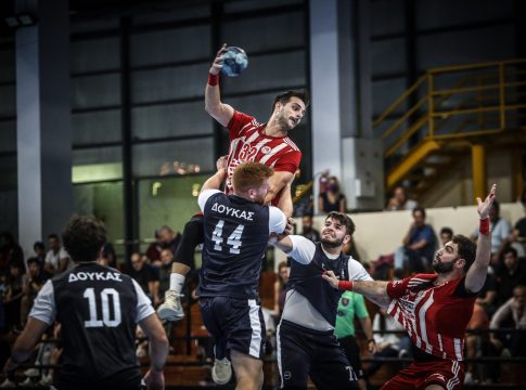 ΑΣΕ Δούκα – Ολυμπιακός 27-37: Πρώτη νίκη για τους ερυθρόλευκους στην Handball Premier