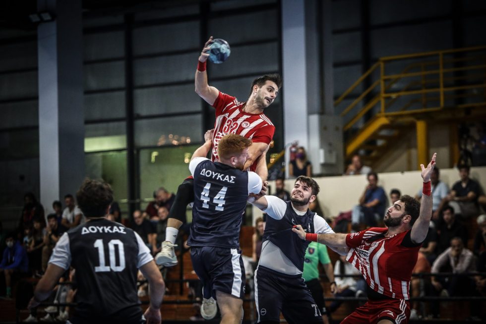 ΑΣΕ Δούκα – Ολυμπιακός 27-37: Πρώτη νίκη για τους ερυθρόλευκους στην Handball Premier