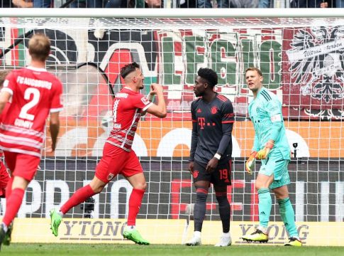 Η Άουγκσμπουργκ «σόκαρε» την Μπάγερν Μονάχου – Πήρε το ντέρμπι της κοιλάδας του Ρουρ η Ντόρτμουντ