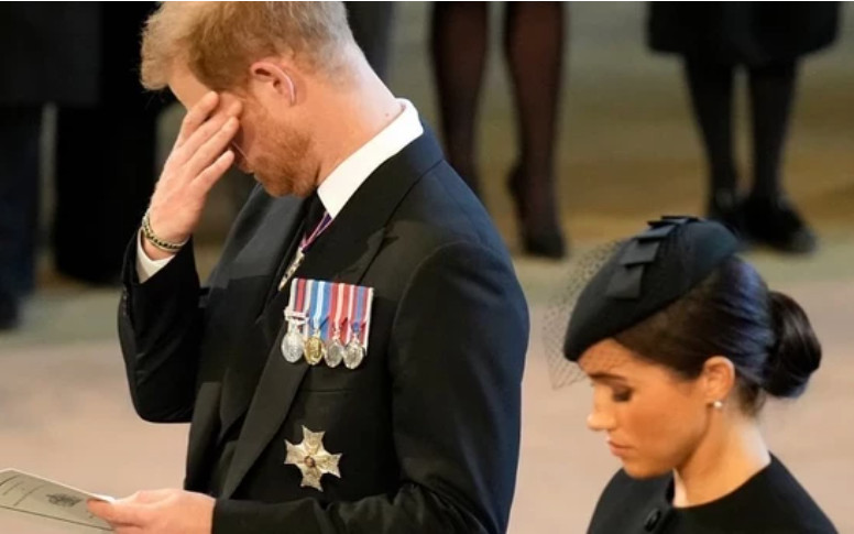 Σοκ για Χάρι και Μέγκαν: Ο Κάρολος τους απέκλεισε από την εκδήλωση πριν από την κηδεία της Ελισάβετ