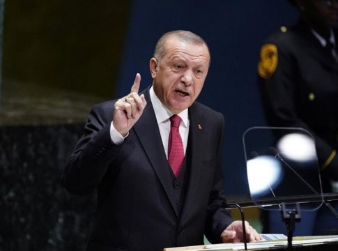 Νέο παραλήρημα Ερντογάν: Έλληνες μην ξεχνάτε τη Σμύρνη