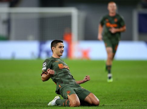 Μυθική γκάφα του Γκουλάτσι και 0-1 η Σαχτάρ στη Λειψία (vid)