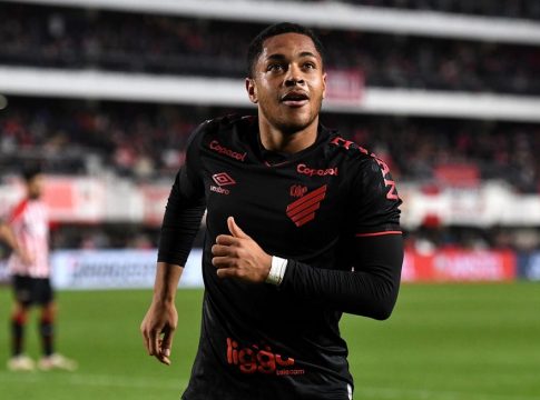 Ρεάλ και Μπαρτσελόνα παρακολουθούν στενά τον Βίτορ Ρόκε (vid)