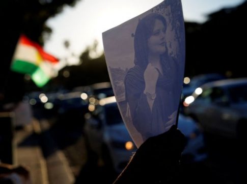 Ιράν: Ο στρατός απειλεί να βγει στους δρόμους – «Θα έρθουμε αντιμέτωποι με τους εχθρούς»