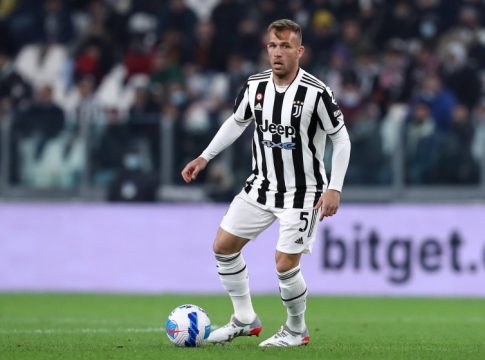 Ο Αρτούρ ανακοίνωσε τον δανεισμό του στη Λίβερπουλ (vid)