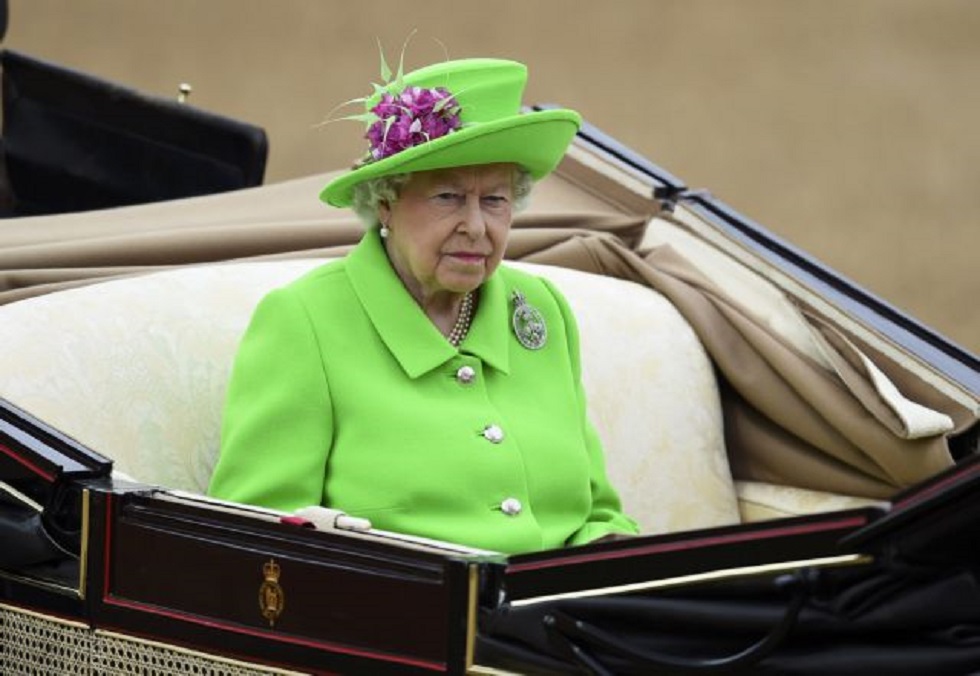 Βασίλισσα Ελισάβετ: Αναστέλλει την κανονική ροή του προγράμματος το BBC – Ντυμένος πένθιμα ο παρουσιαστής (pic)