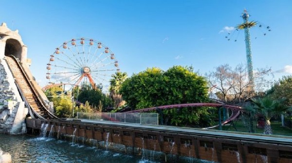 Allou Fun Park: Καταγγελία από Καπερνάρο – «Επρεπε να είναι 3 άτομα στη βάρκα»