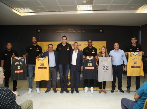 Η ΑΕΚ παρουσίασε τις νέες φανέλες για τη σεζόν 2022-23 (pics)