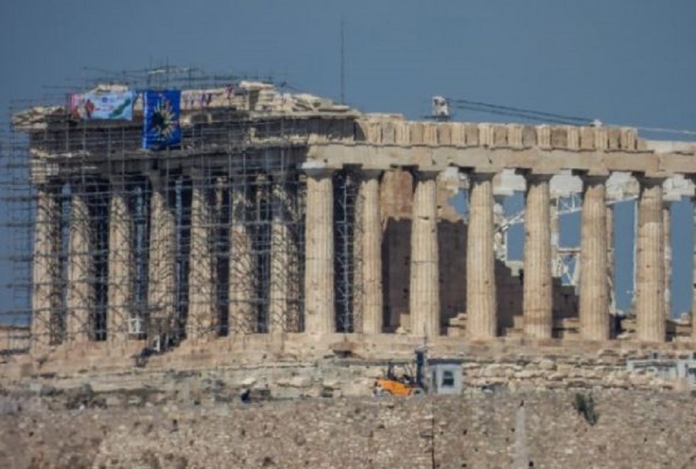 Ακρόπολη: Ο άνδρας που ανέβηκε στη σκαλωσιά ζητά να συναντήσει τον πρωθυπουργό