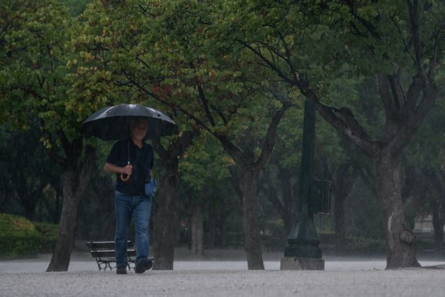 Πέφτει η θερμοκρασία σε όλη τη χώρα – Σε ποιες περιοχές θα βρέξει