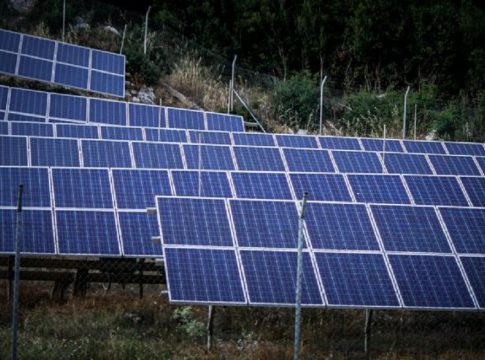 Επιδότηση για εγκατάσταση 250.000 μικρών φωτοβολταϊκών – Πως θα εφαρμοστεί το πρόγραμμα