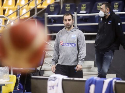 Καμπερίδης: «Θα έχει υψηλό ρυθμό ο αγώνας με τη Γερμανία»