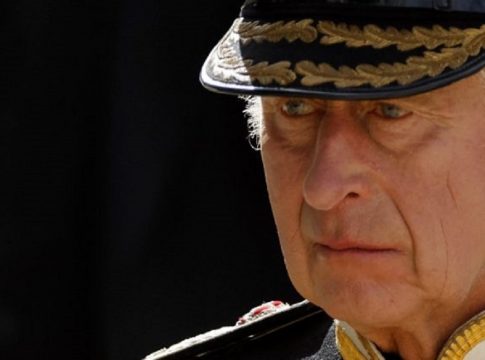 Βασίλισσα Ελισάβετ: Τα δάκρυα του βασιλιά Καρόλου στην κηδεία της μητέρας του