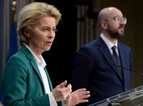ΕΕ: Επίθεση Σαρλ Μισέλ στην Ούρσουλα φον ντερ Λάιεν – «Απαράδεκτο να στέκεσαι άπραγος»